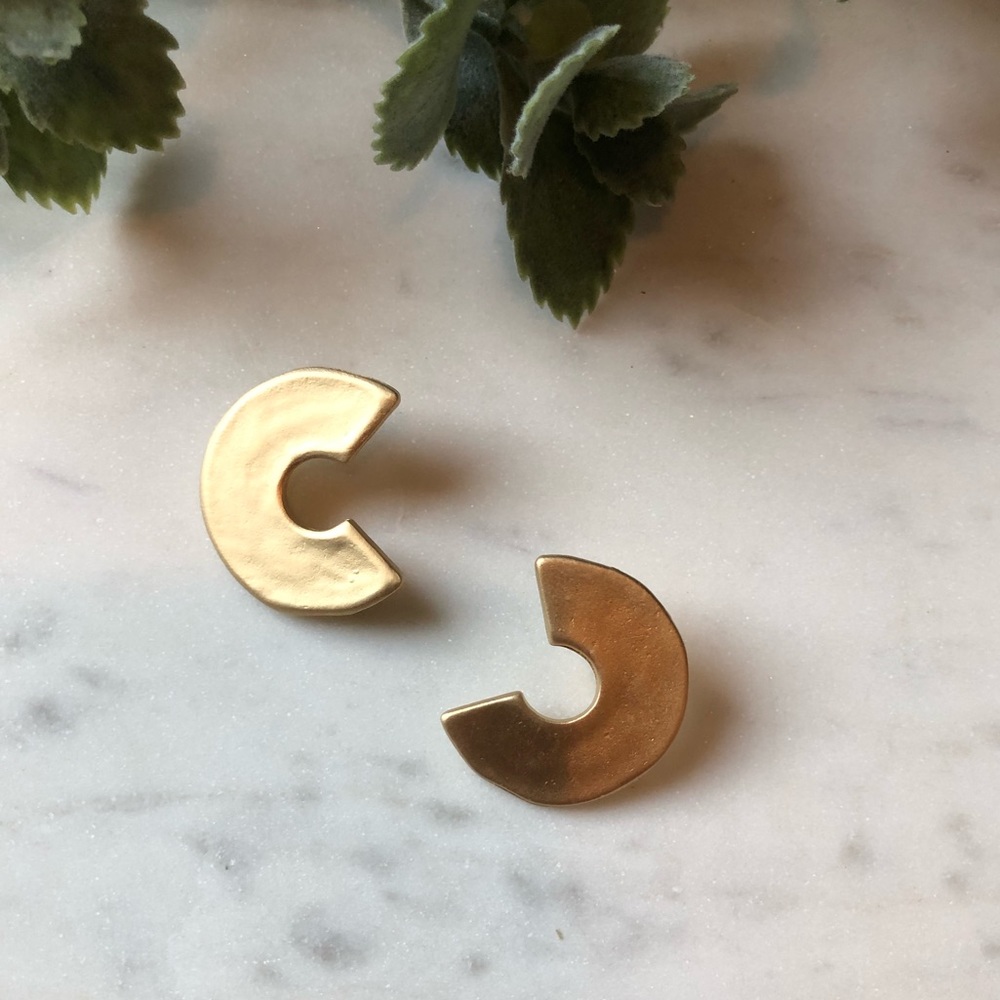 The Asher - Semi Circle Studs - Picture 4 of 4